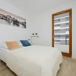 Lejlighed Comfortable Two-bedroom With Parking, Excellent Location In The Centre By Renters