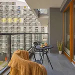 Comfortable Two-bedroom With Parking, Excellent Location In The Centre By Renters Lejlighed