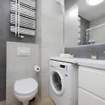 Comfortable Two-bedroom With Parking, Excellent Location In The Centre By Renters Lejlighed *