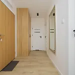 Lejlighed Comfortable Two-bedroom With Parking, Excellent Location In The Centre By Renters Warszawa