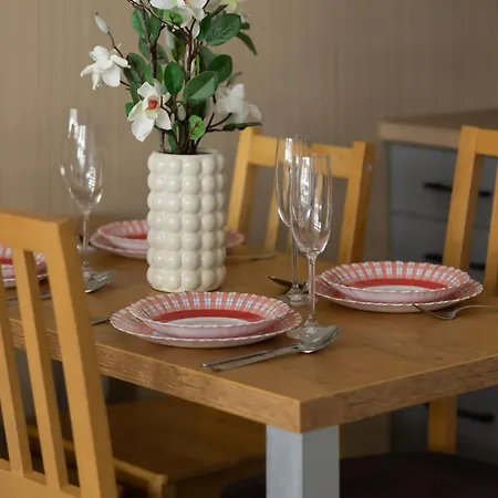 Elegant Two-bedroom With Parking, Excellent Location In The Centre By Renters *