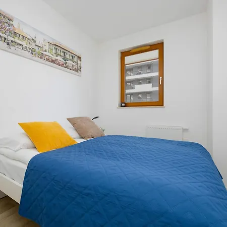 Elegant Two-bedroom With Parking, Excellent Location In The Centre By Renters