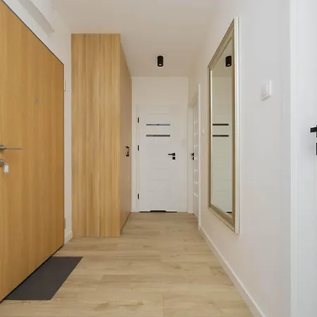 شقة Comfortable Two-bedroom With Parking, Excellent Location In The Centre By Renters وارسو