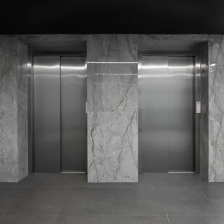 Elegant Two-bedroom With Parking, Excellent Location In The Centre By Renters *