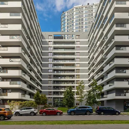 Elegant Two-bedroom With Parking, Excellent Location In The Centre By Renters