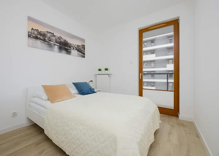 Lejlighed Comfortable Two-bedroom With Parking, Excellent Location In The Centre By Renters