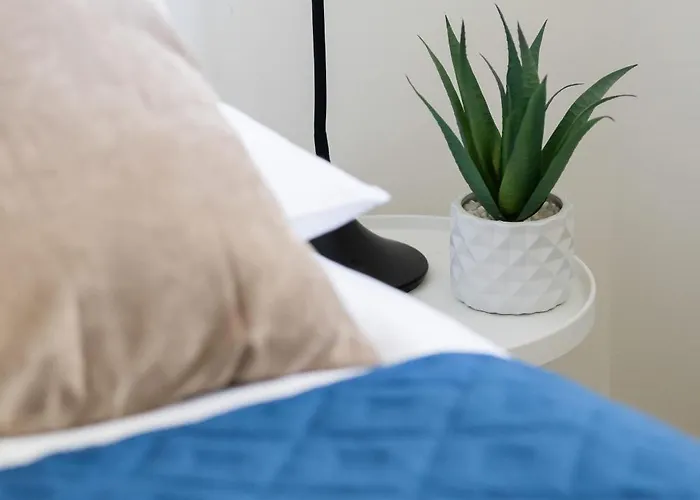 Comfortable Two-bedroom With Parking, Excellent Location In The Centre By Renters * Warszawa