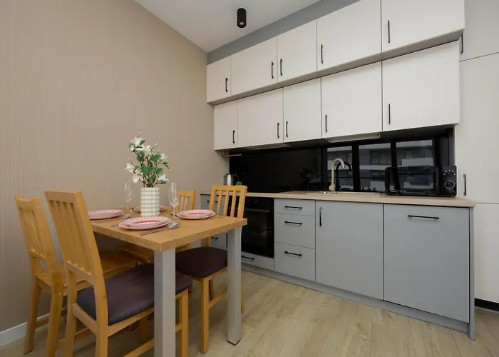Lejlighed Comfortable Two-bedroom With Parking, Excellent Location In The Centre By Renters Warszawa