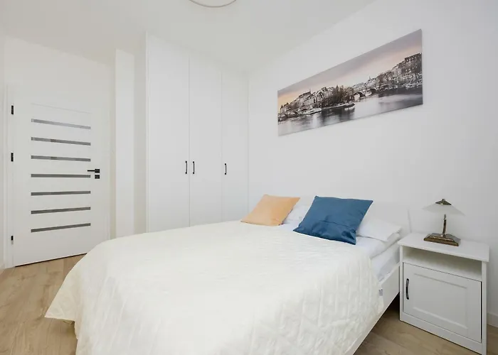 Comfortable Two-bedroom With Parking, Excellent Location In The Centre By Renters Lejlighed Warszawa