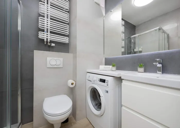 Comfortable Two-bedroom With Parking, Excellent Location In The Centre By Renters Lejlighed *