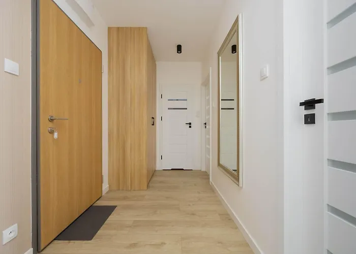 Lejlighed Comfortable Two-bedroom With Parking, Excellent Location In The Centre By Renters Warszawa