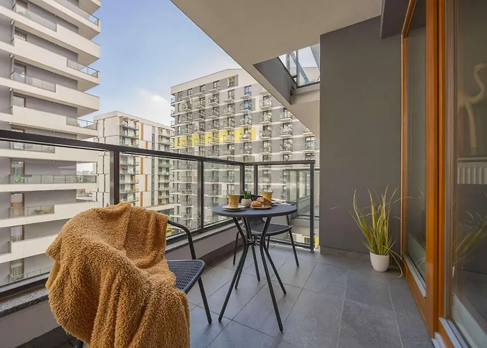 Lejlighed Comfortable Two-bedroom With Parking, Excellent Location In The Centre By Renters Warszawa