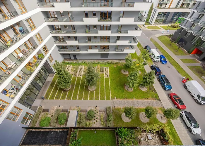 Comfortable Two-bedroom With Parking, Excellent Location In The Centre By Renters Lejlighed Warszawa