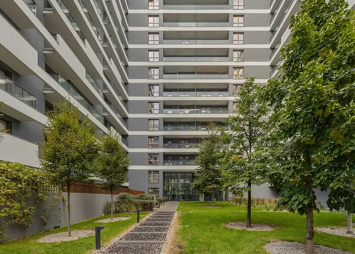 Comfortable Two-bedroom With Parking, Excellent Location In The Centre By Renters Warszawa