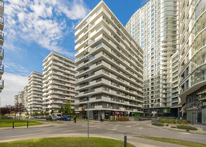 Comfortable Two-bedroom With Parking, Excellent Location In The Centre By Renters Warszawa