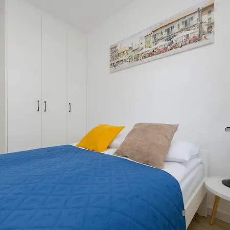 Apartamento Elegant Two-bedroom With Parking, Excellent Location In The Centre By Renters *