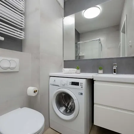 Elegant Two-bedroom With Parking, Excellent Location In The Centre By Renters Apartamento