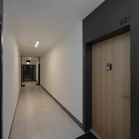 Elegant Two-bedroom With Parking, Excellent Location In The Centre By Renters Varsóvia