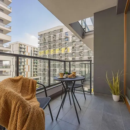 Appartamento Comfortable Two-bedroom With Parking, Excellent Location In The Centre By Renters Varsavia